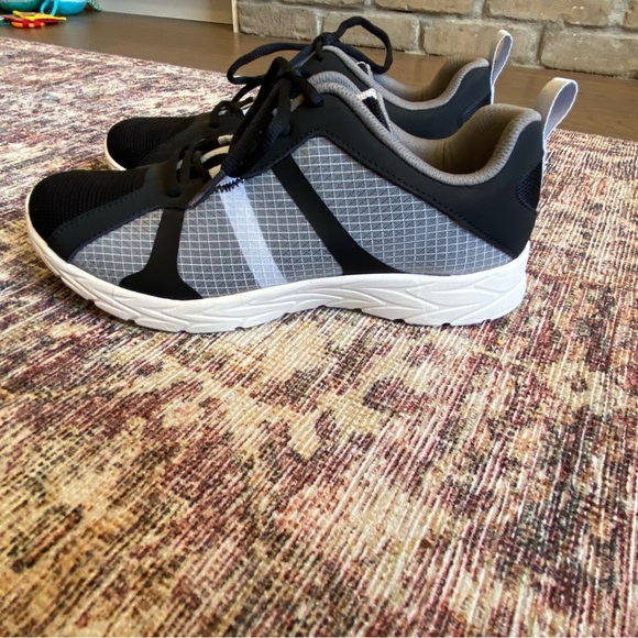 Vionic Women’s Sneakers - Picture 2 of 9
